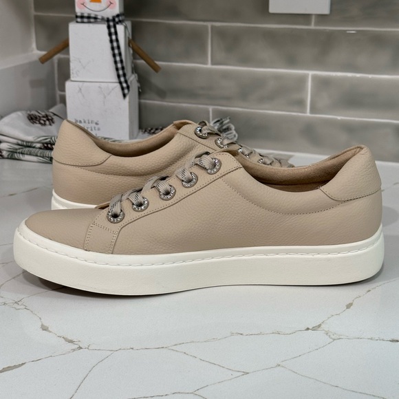 Vaneli Ysenia. Women’s Size 10. Color cream. - Picture 4 of 12